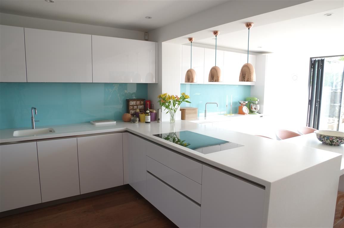 Handle less Polar white Glamour, PTC Kitchens PTC Kitchens مطبخ