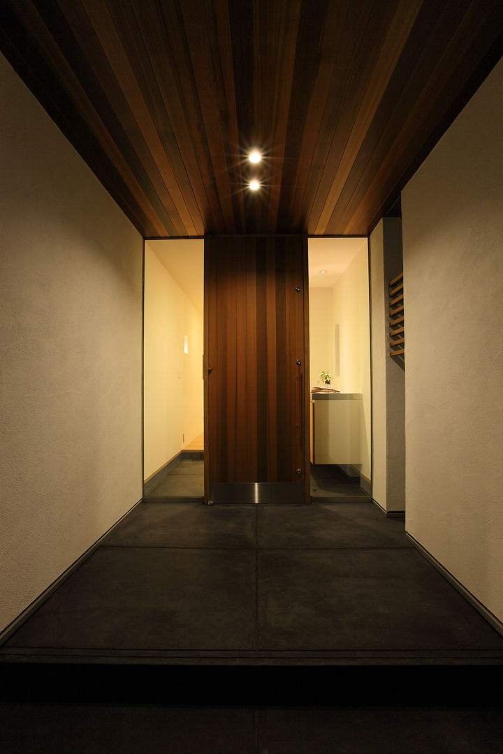 House with the bath of bird, Sakurayama-Architect-Design Sakurayama-Architect-Design Puertas y ventanas de estilo moderno