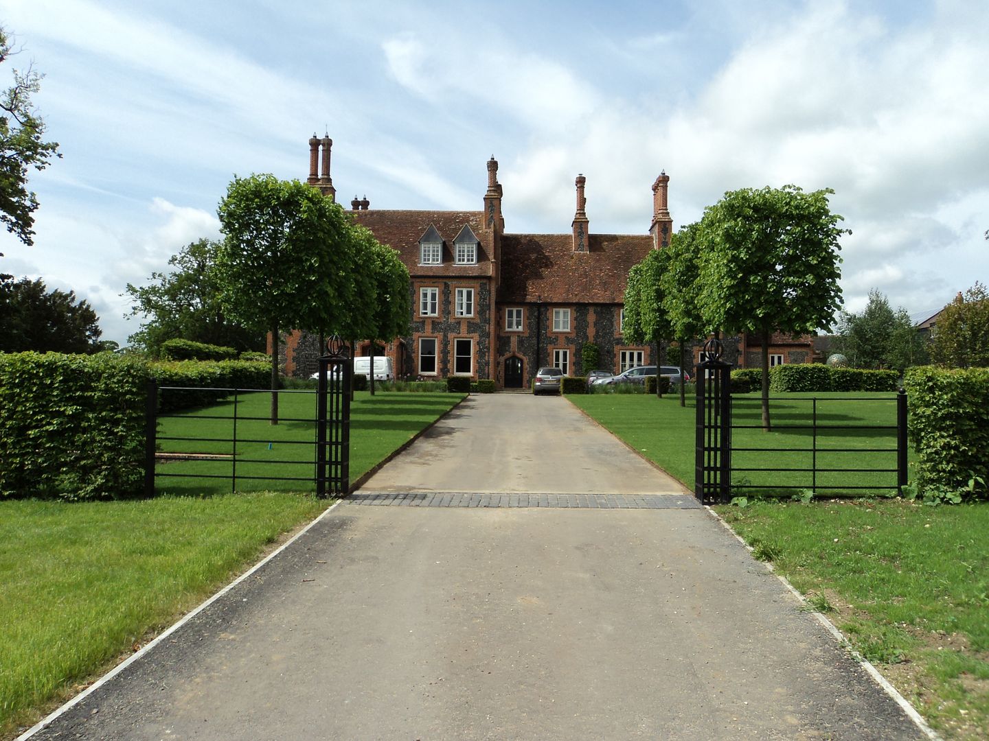 Manor House, Suffolk, UK, Deakinlock Garden Design: classic by Deakinlock Garden Design, Classic