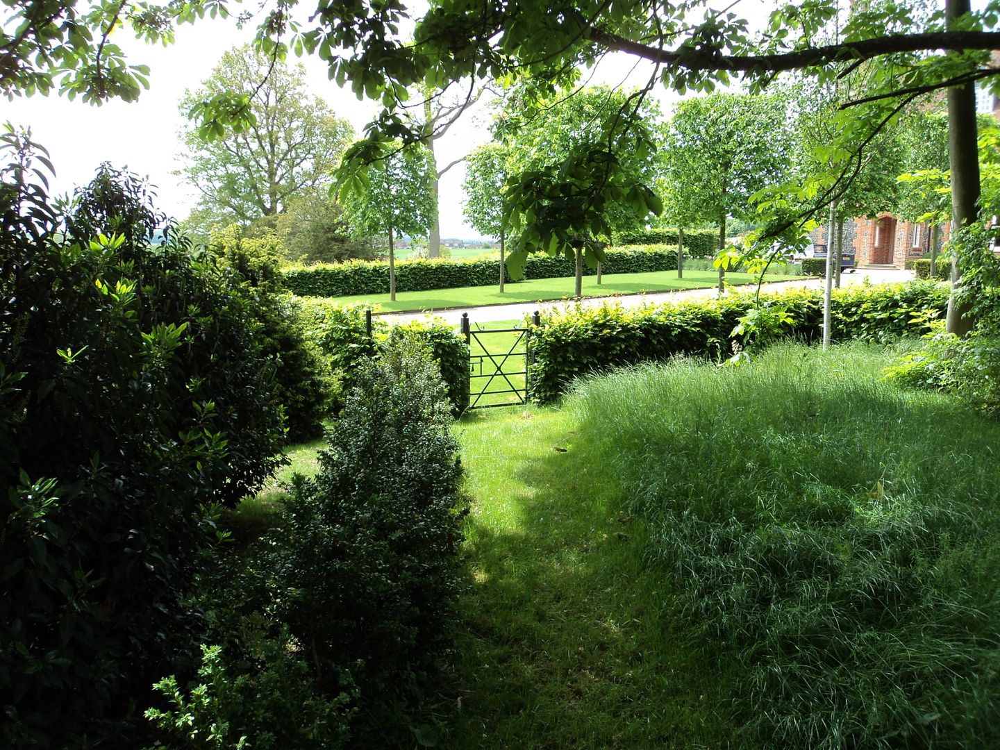 Garden gate: classic by Deakinlock Garden Design, Classic