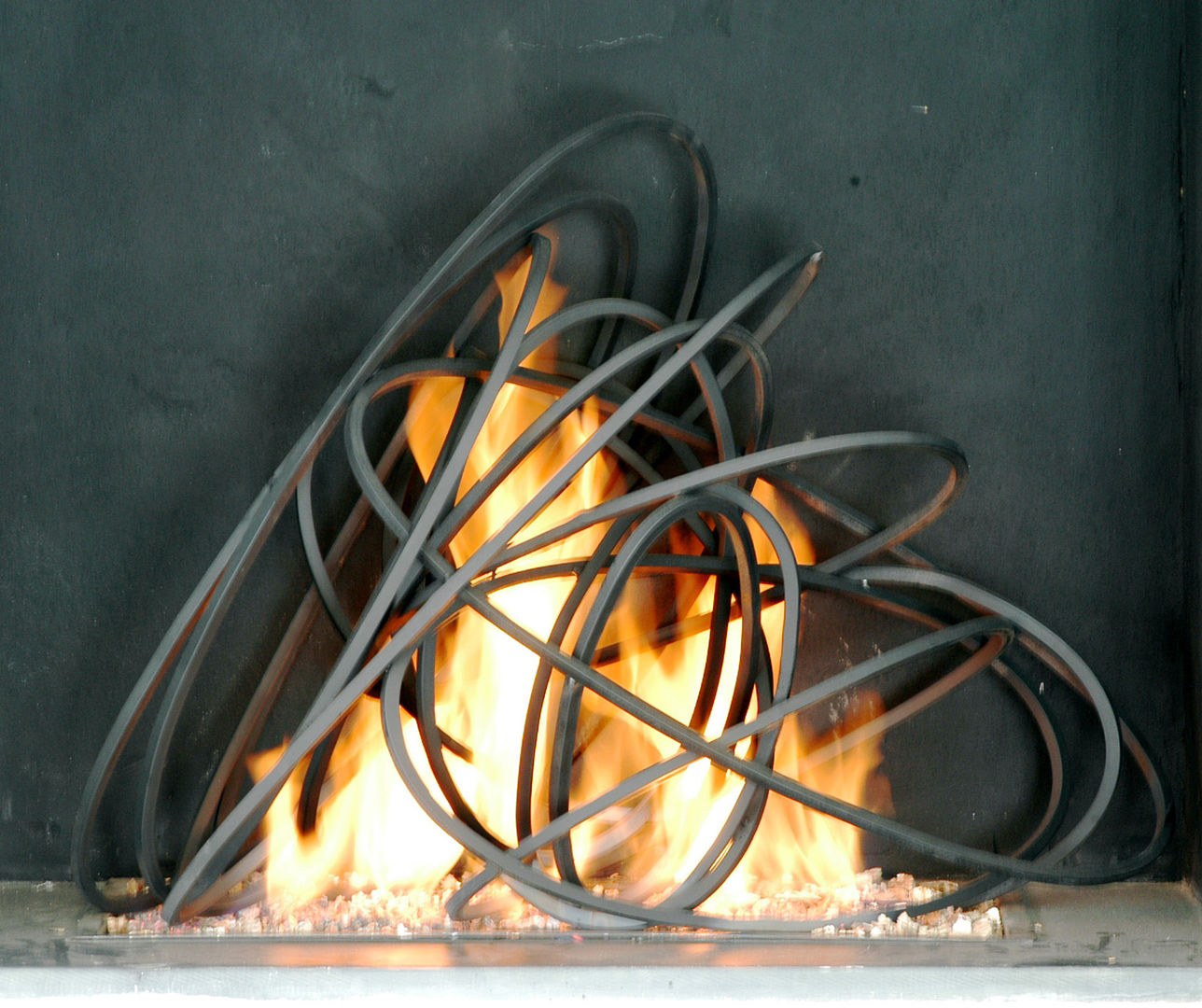 Loop Fire, BD Designs BD Designs Salas de estilo moderno Chimeneas y accesorios