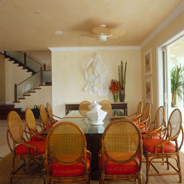 Casa Iporanga, Studio Oscar Mikail Studio Oscar Mikail Tropical style dining room