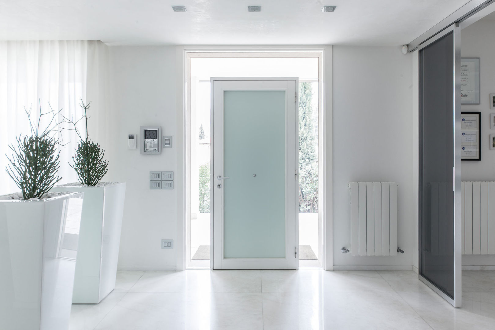 PASSIONE PER IL BIANCO, StudioG StudioG Minimal style window and door