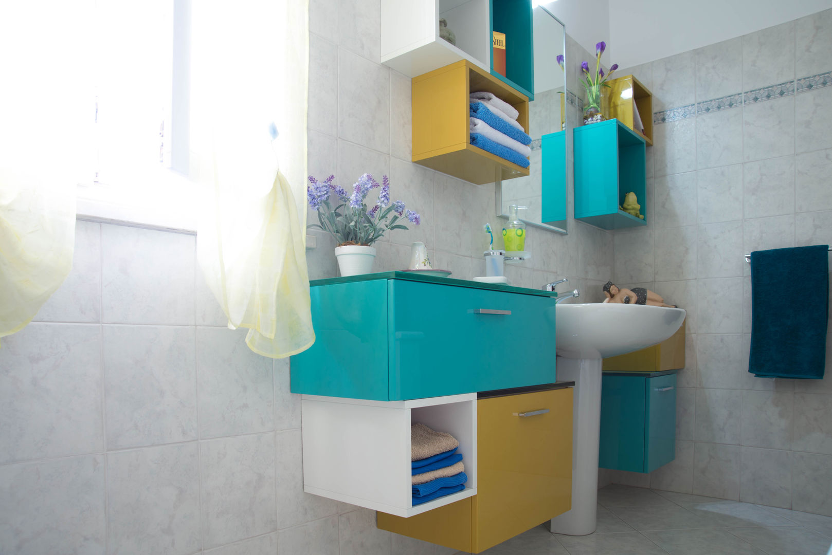 Cubic Bathroom, Arreda Progetta di Alice Bambini Arreda Progetta di Alice Bambini Ванная комната в эклектичном стиле