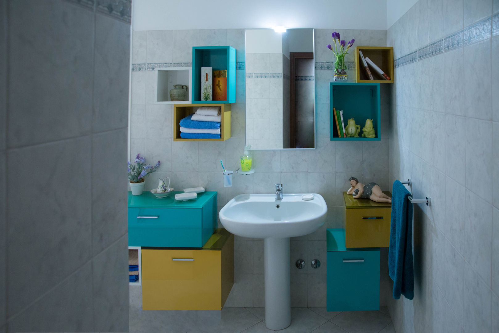 Cubic Bathroom, Arreda Progetta di Alice Bambini Arreda Progetta di Alice Bambini Eklektyczna łazienka