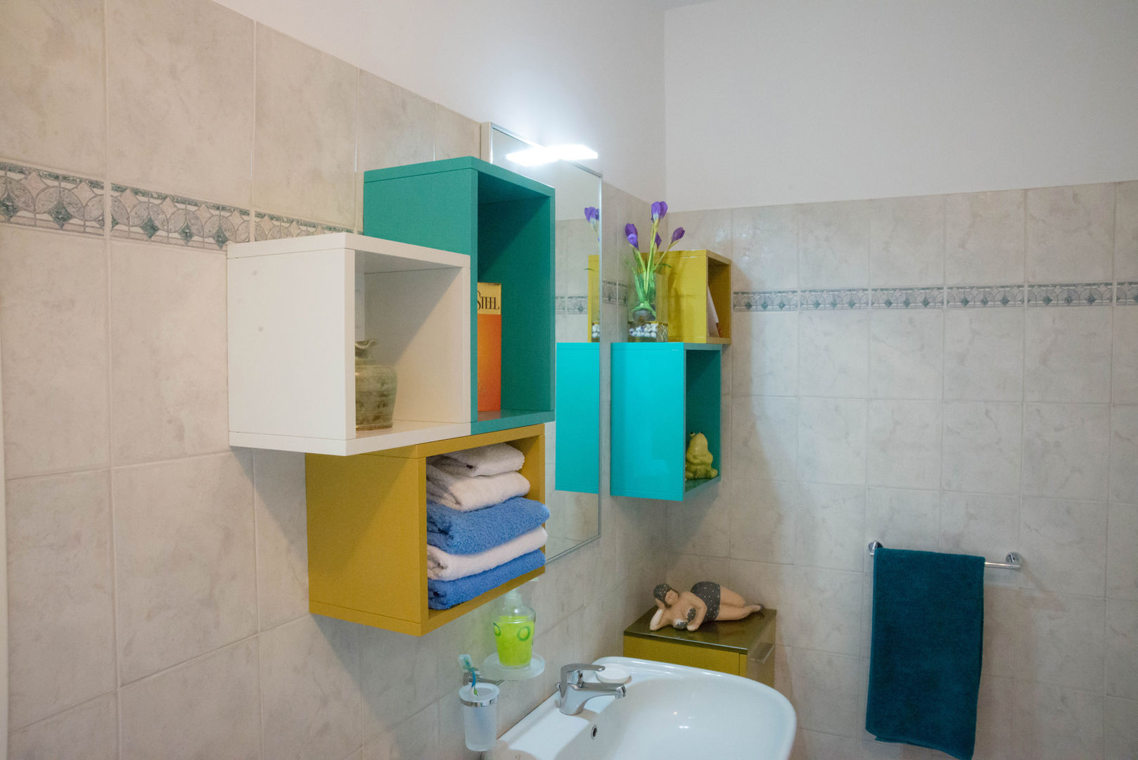 Cubic Bathroom, Arreda Progetta di Alice Bambini Arreda Progetta di Alice Bambini حمام مخازن