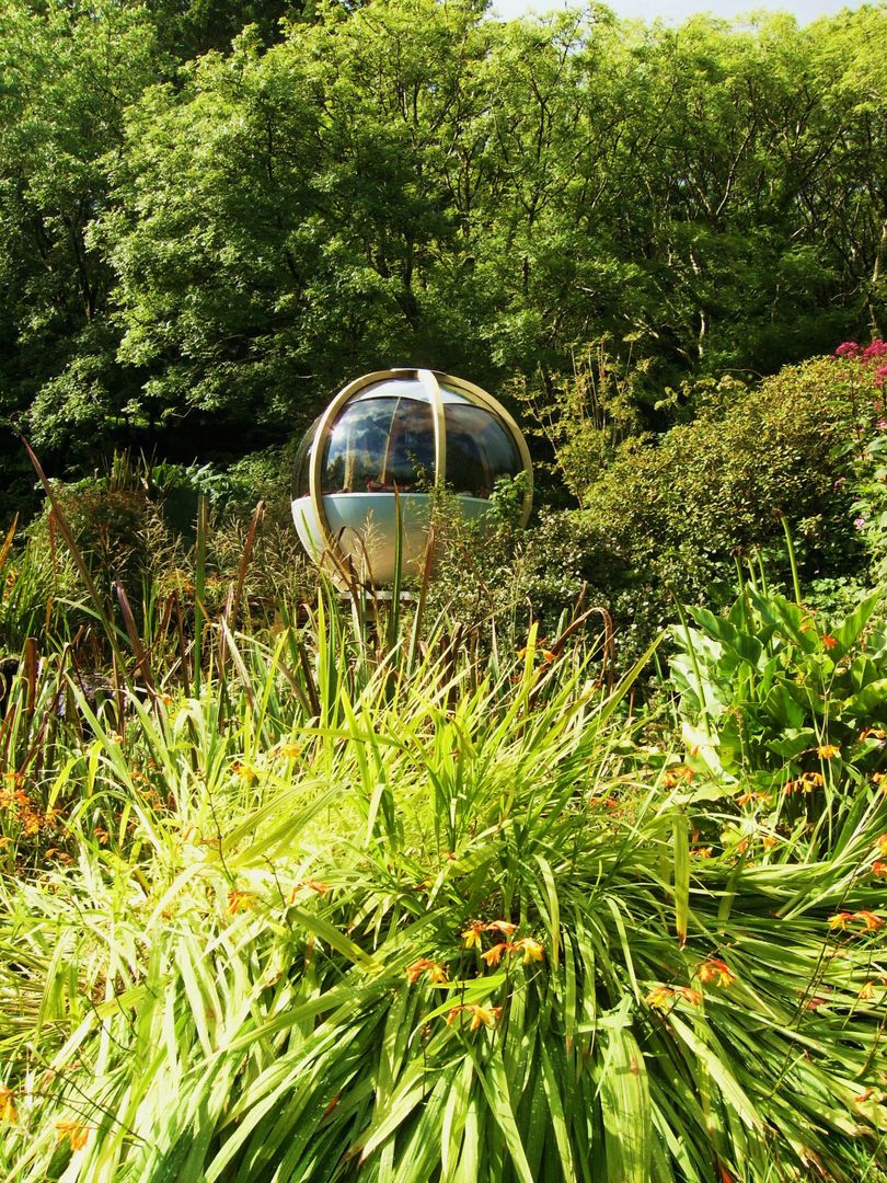 The "Sphere" has landed, Kevin Cooper Garden Design Kevin Cooper Garden Design Jardines de estilo moderno