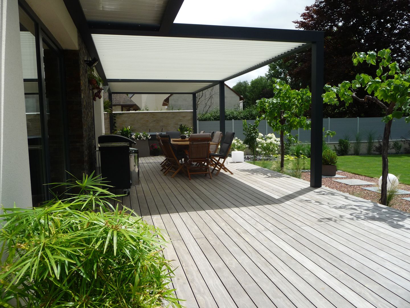 Détente au jardin, Ledoux Jardin Ledoux Jardin Varandas, marquises e terraços modernos