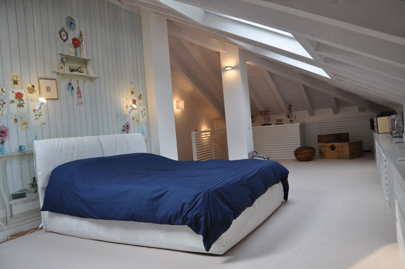 Renovation and interior design attic, F_Studio+ dell'Arch. Davide Friso F_Studio+ dell'Arch. Davide Friso Modern style bedroom