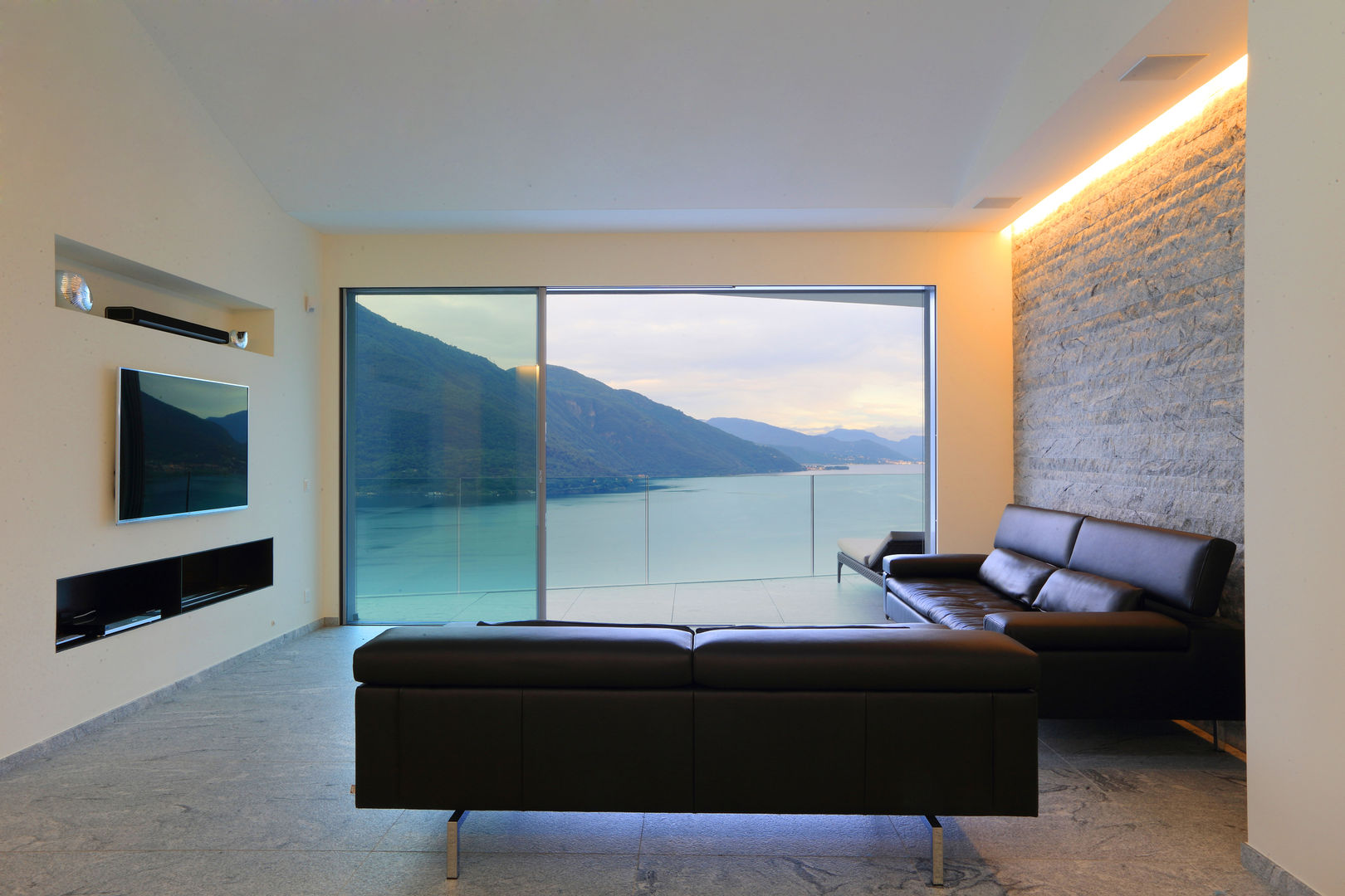 Appartamento Brissago, Aldo Rampazzi Studio di Architettura Aldo Rampazzi Studio di Architettura Modern living room