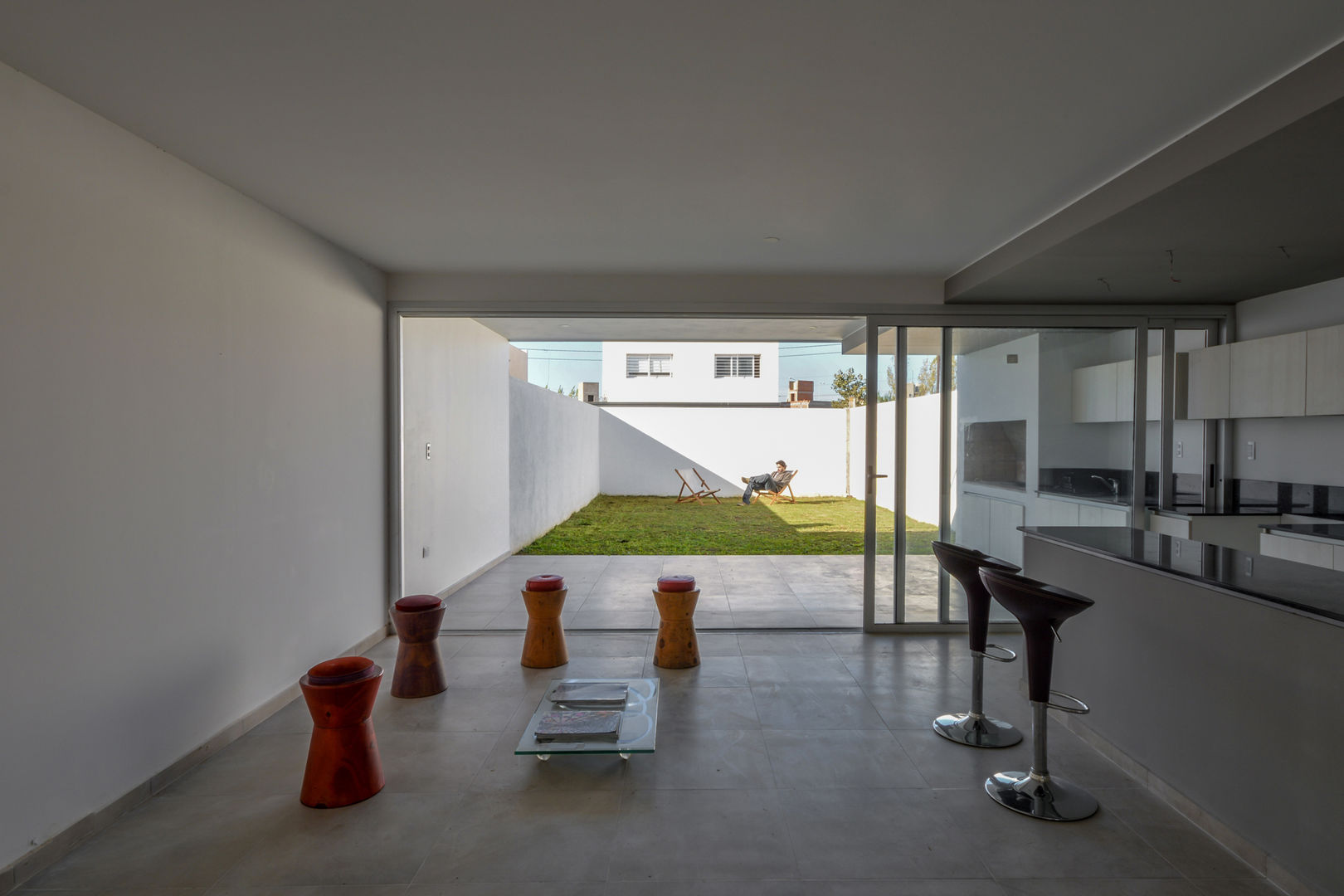 CASAS ADOSADAS, Estudio A+3 Estudio A+3 Dining room