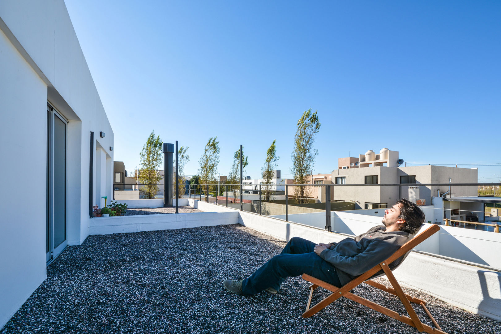 CASAS ADOSADAS, Estudio A+3 Estudio A+3 Modern balcony, veranda & terrace