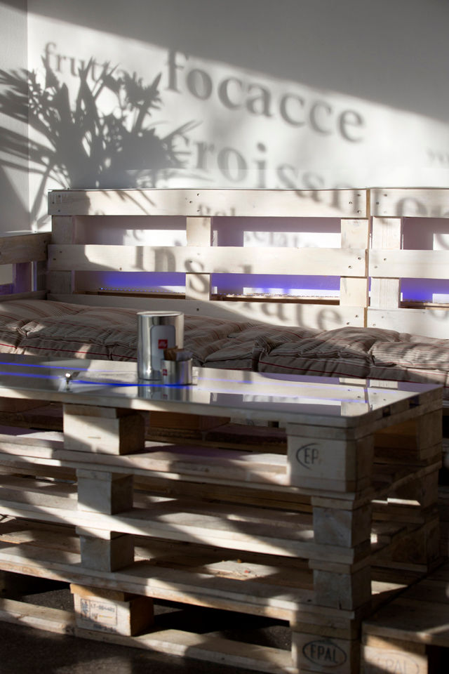 Detail with pallets BRENSO Architecture & Design Commercial spaces Gastronomy