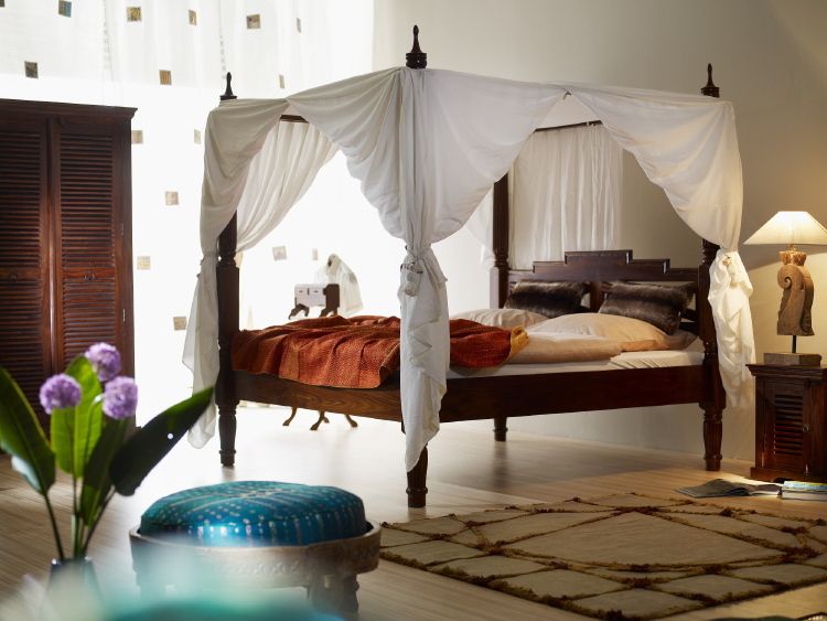 Himmelbett aus Massivholz, Indien-Haus Indien-Haus Espacios comerciales Clínicas / Consultorios Médicos