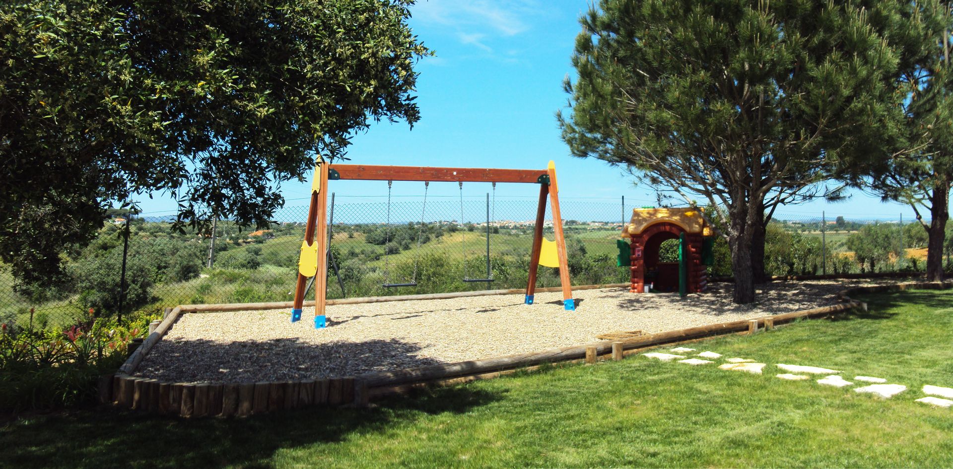 Moradia Privada, OpenGreen OpenGreen Giardino in stile rustico