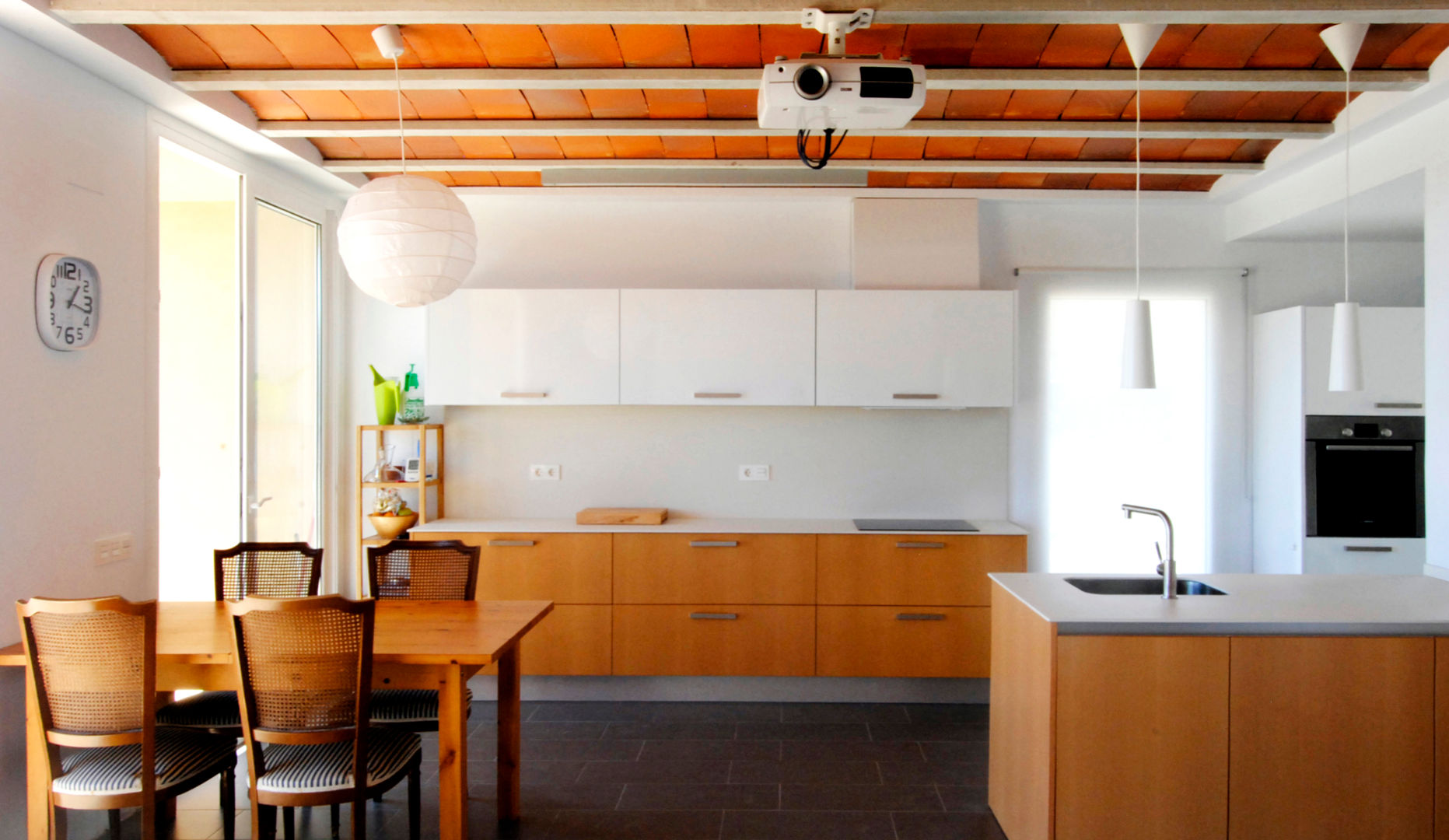 Casa para Pau & Rocio, NUA Arquitectures NUA Arquitectures Modern dining room