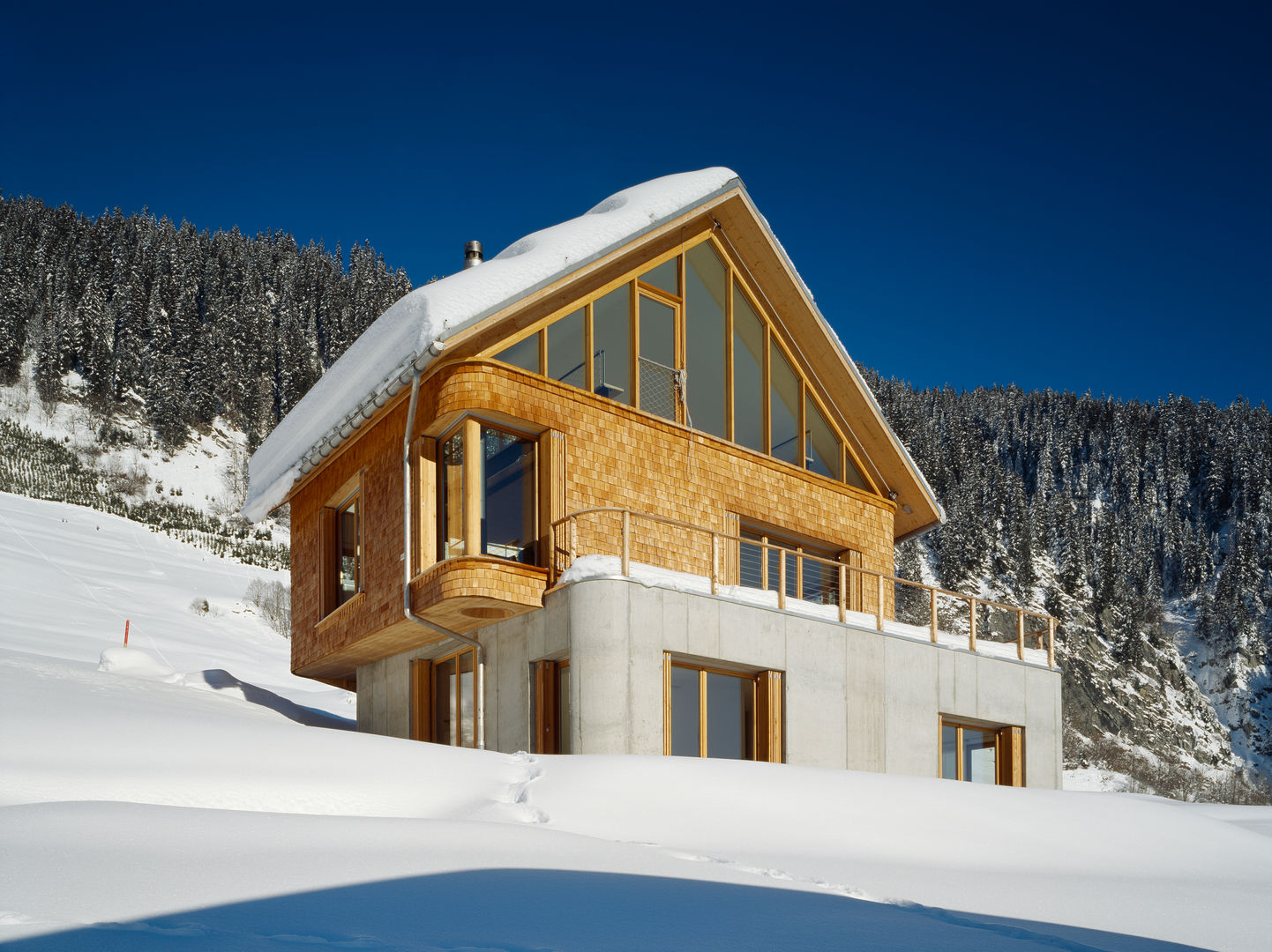 Ferienhaus in den Bündner Alpen, Drexler Architekten AG Drexler Architekten AG Espaços