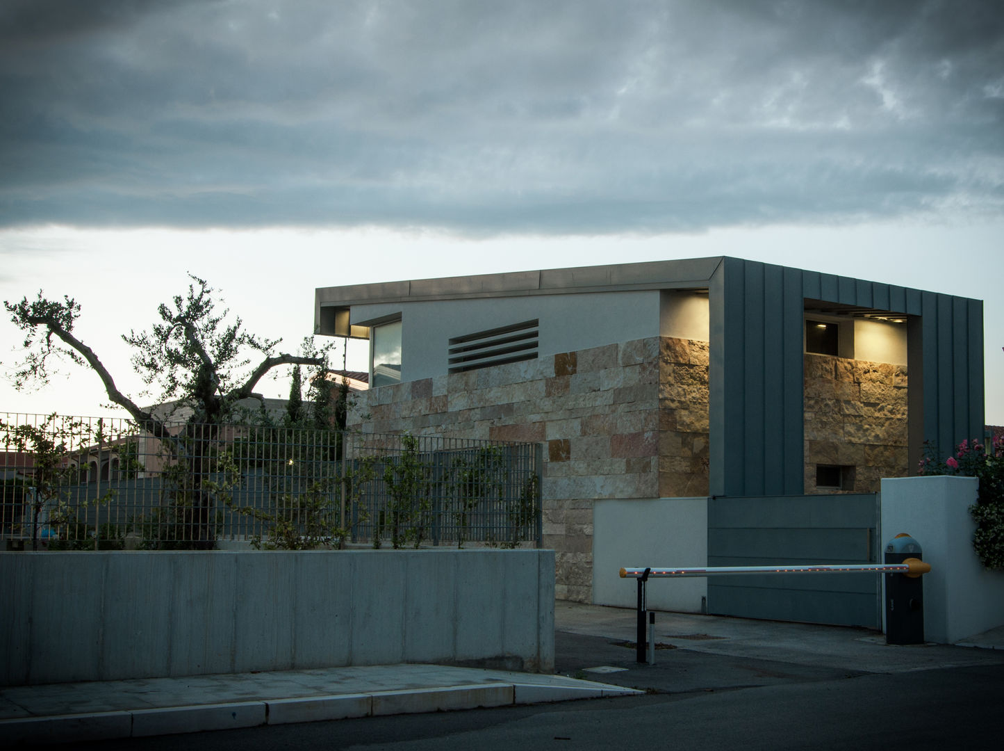 Casa La Pietra - Campomarino Lido, Fernando A.Baldassarre architetto Fernando A.Baldassarre architetto Otros espacios Accesorios para los animales