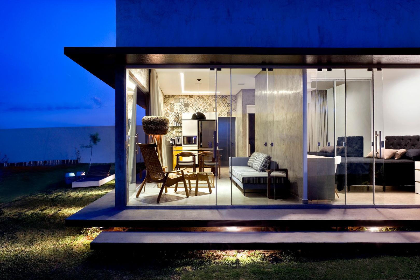 Box House, SAINZ arquitetura SAINZ arquitetura Nhà phong cách công nghiệp