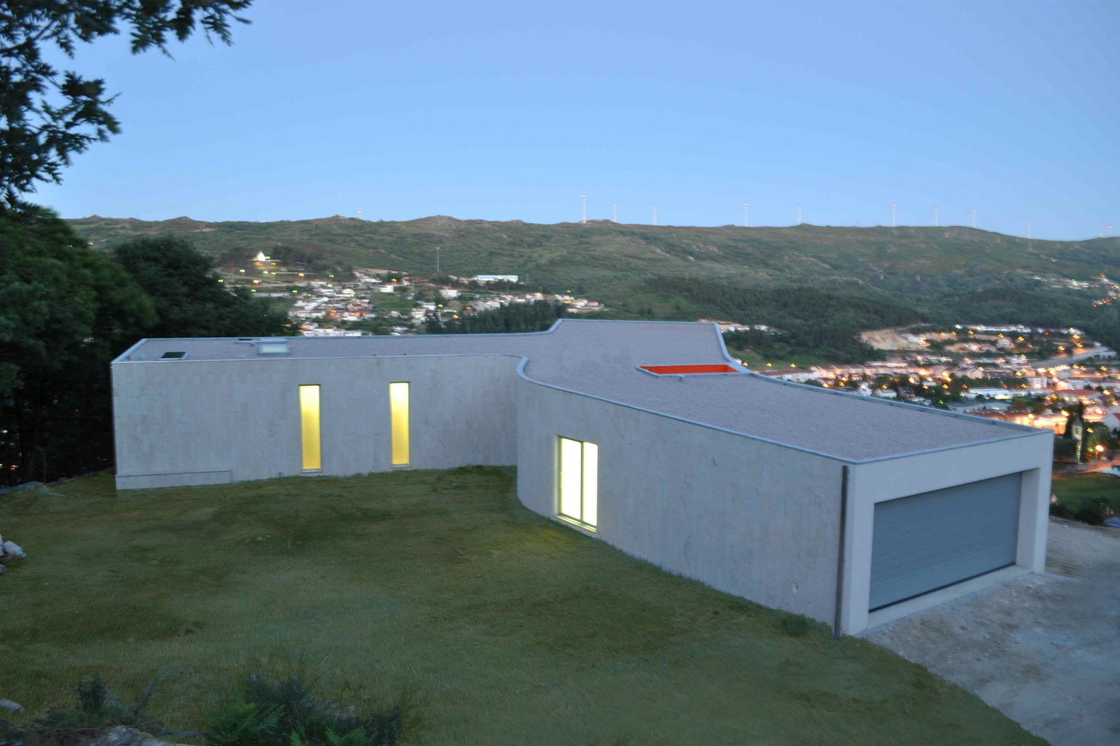 Jorge Guedes's House 100 Planos Arquitectura Lda その他のスペース ペットアクセサリー