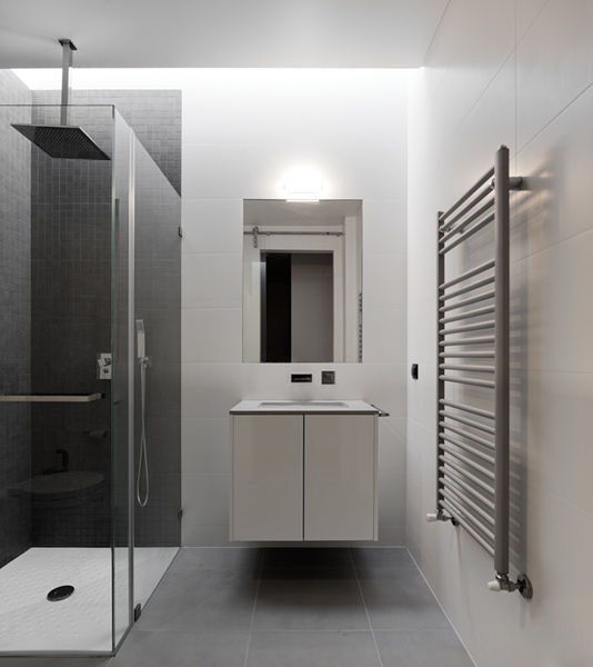 XIEIRA HOUSE II, A2+ ARQUITECTOS A2+ ARQUITECTOS Modern bathroom