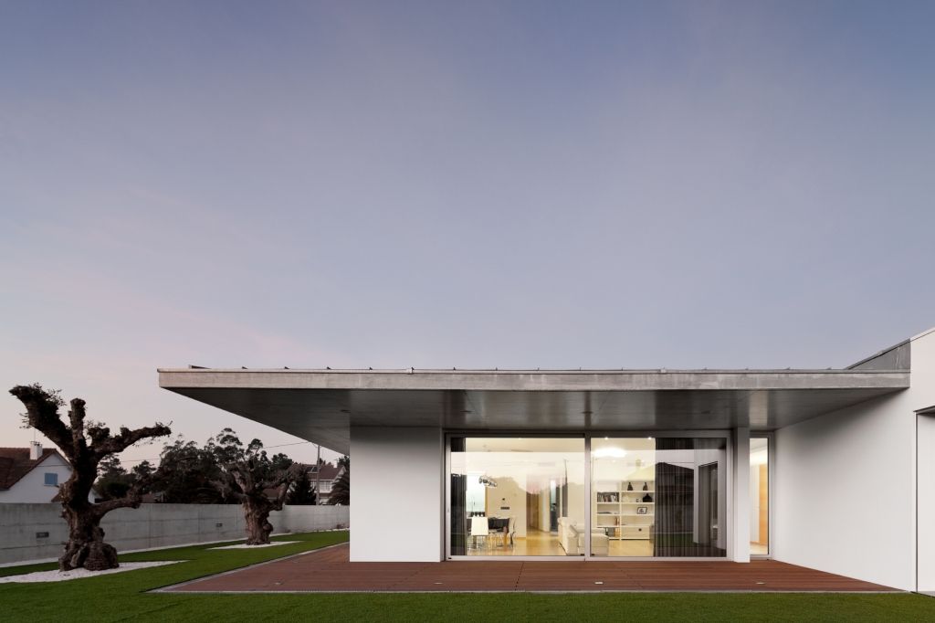 XIEIRA HOUSE II, A2+ ARQUITECTOS A2+ ARQUITECTOS Casas familiares Concreto