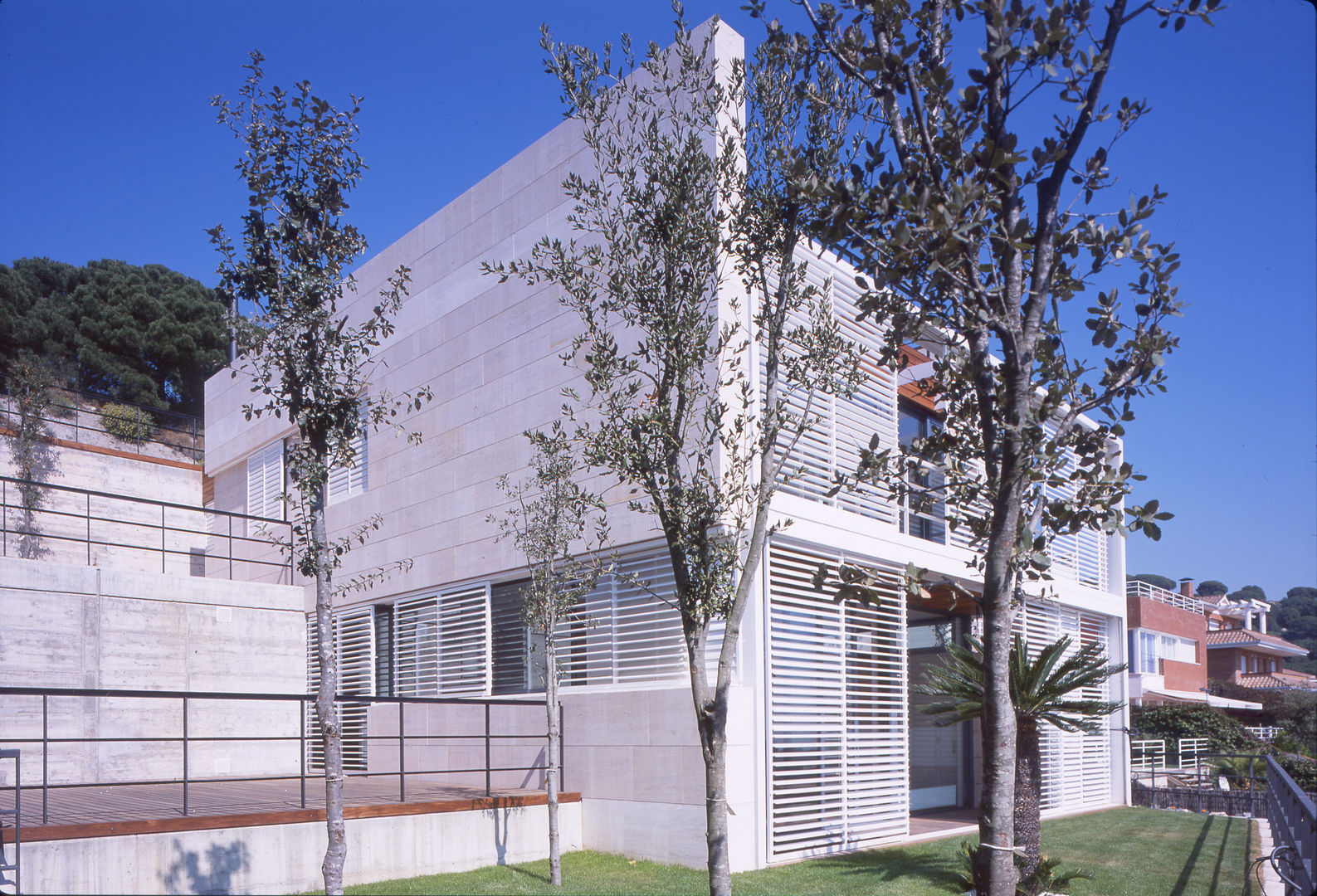 Casa en Teià, CACERES arquitectes CACERES arquitectes Espacios