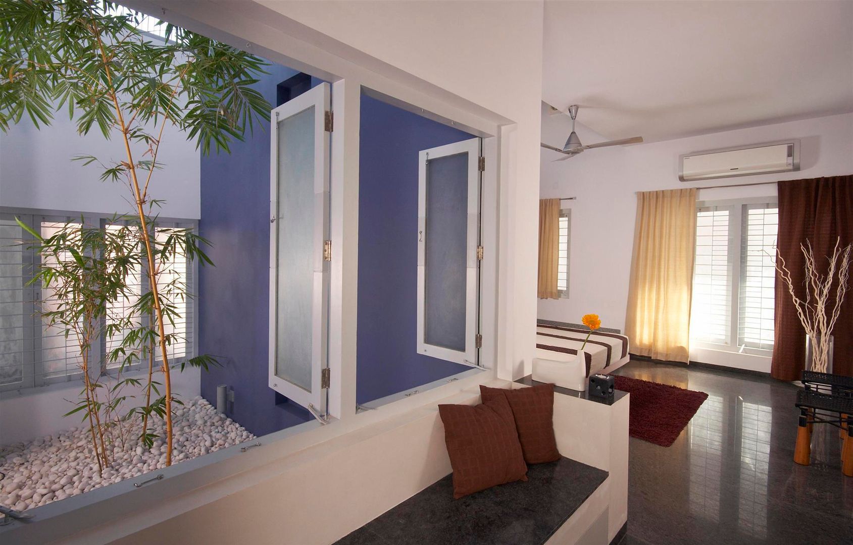 Residence at Punkunnam, Thrissur, Kerala., LIJO.RENY.architects LIJO.RENY.architects Rumah: Ide desain interior, inspirasi & gambar