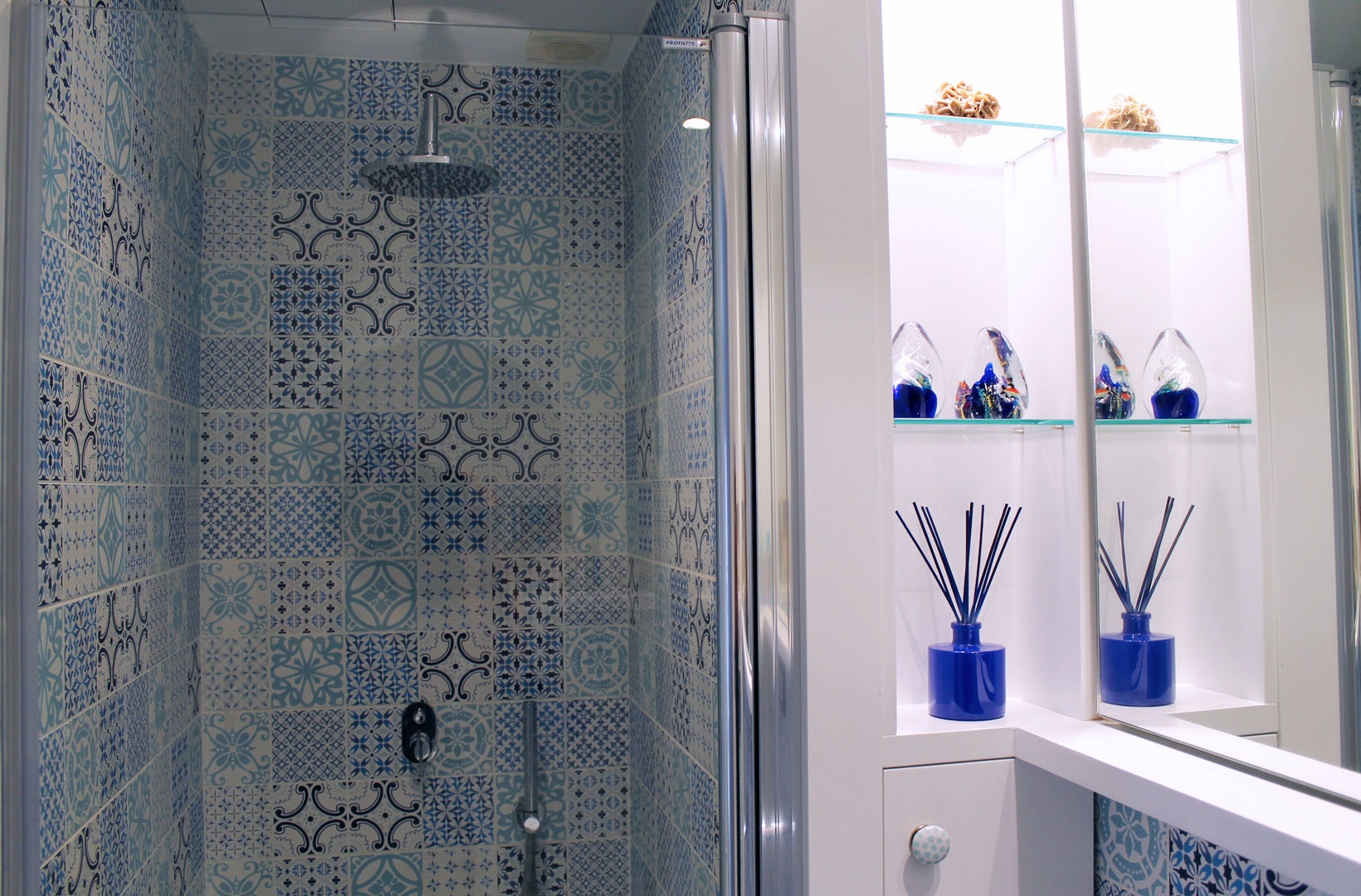 Baño suite. Eséncia mediterranea, lauraStrada Interiors lauraStrada Interiors Mediterranean style bathrooms