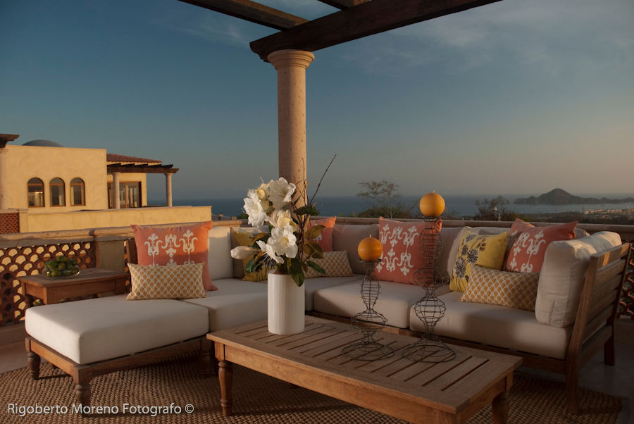 OUTDOOR LIVING LOS CABOS BY DIAZ DE LUNA, DIAZ DE LUNA SIGNATURE DIAZ DE LUNA SIGNATURE 모던스타일 발코니, 베란다 & 테라스