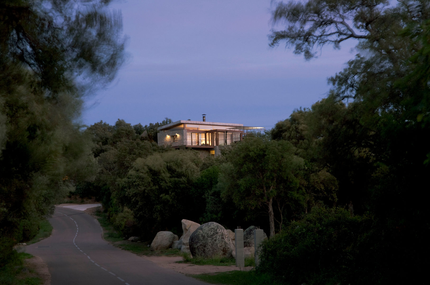 Villa en Corse du sud, Vezzoni Associés Vezzoni Associés Mediterranean style houses