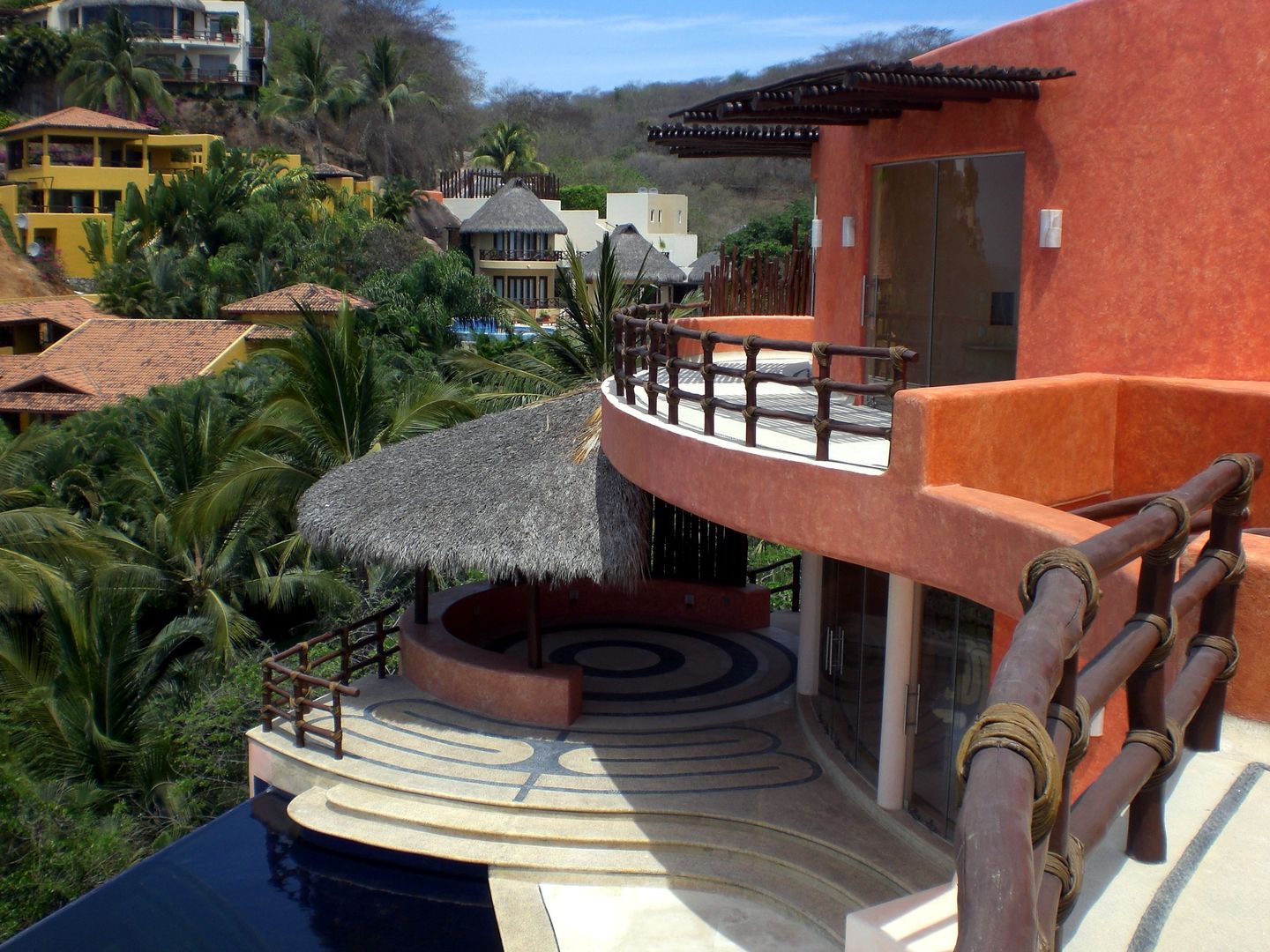 Mariposa House, arqflores / architect arqflores / architect Casas de estilo tropical