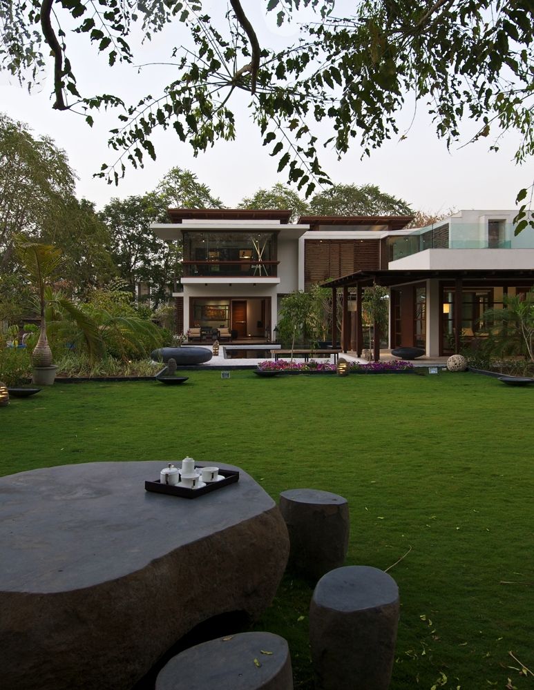 modern door Hiren Patel Architects, Modern