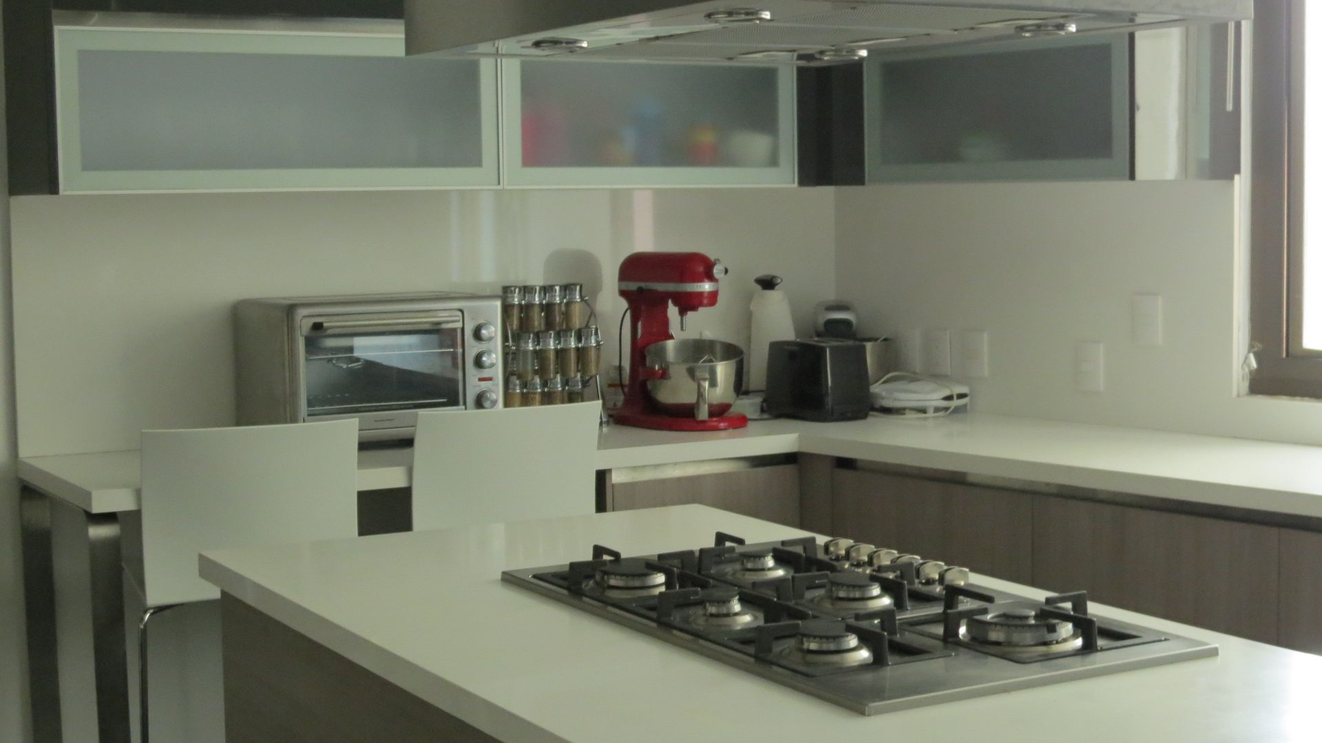 T-801, NIVEL TRES ARQUITECTURA NIVEL TRES ARQUITECTURA Modern style kitchen