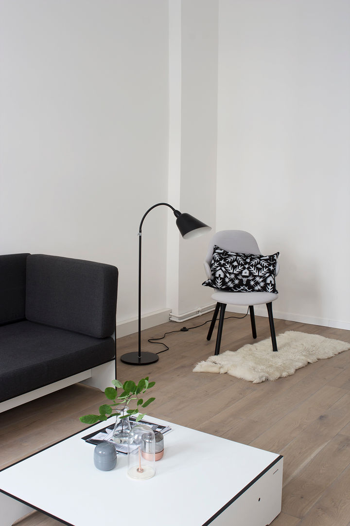 Wohnung Berlin, conmoto conmoto Scandinavische woonkamers Salon- & bijzettafels