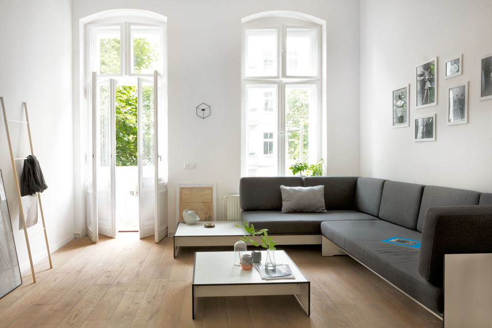 Wohnung Berlin, conmoto conmoto Salones de estilo escandinavo Sofás y sillones