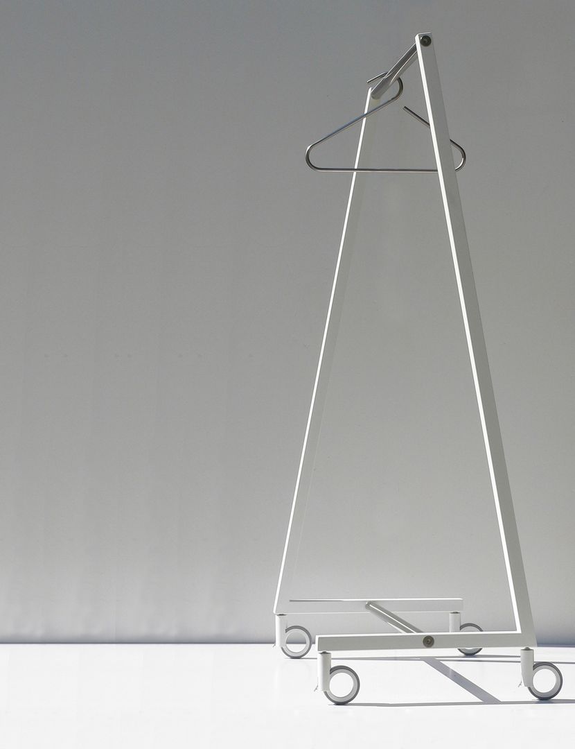 SUNCHARIOT 2, coat hangers holder, Insilvis Divergent Thinking Insilvis Divergent Thinking Corredores, halls e escadas minimalistas Cabides e guarda-roupas