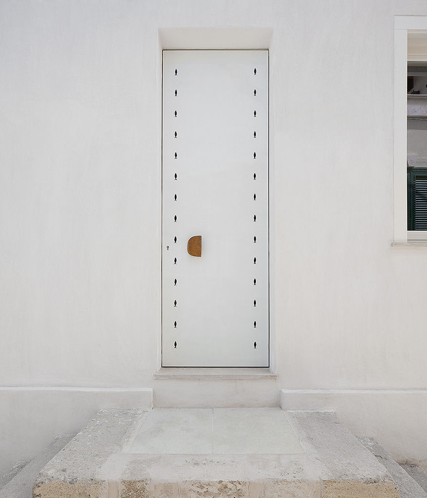Casa EC, Indice Creativo di Eva Grillo architetto Indice Creativo di Eva Grillo architetto Mediterranean style windows & doors