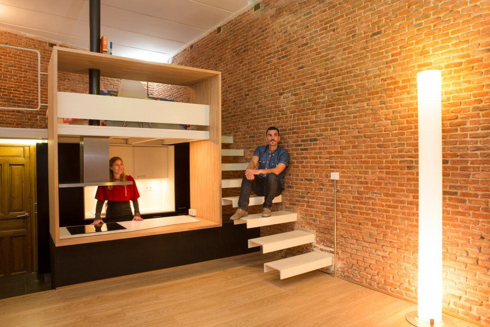 Loft ANDRÉS BORREGO. Madrid, Beriot, Bernardini arquitectos Beriot, Bernardini arquitectos Minimalist corridor, hallway & stairs