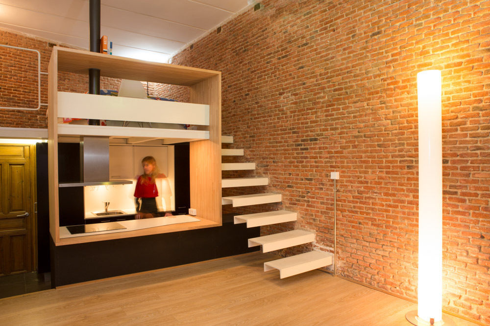 Loft ANDRÉS BORREGO. Madrid, Beriot, Bernardini arquitectos Beriot, Bernardini arquitectos Minimalist corridor, hallway & stairs