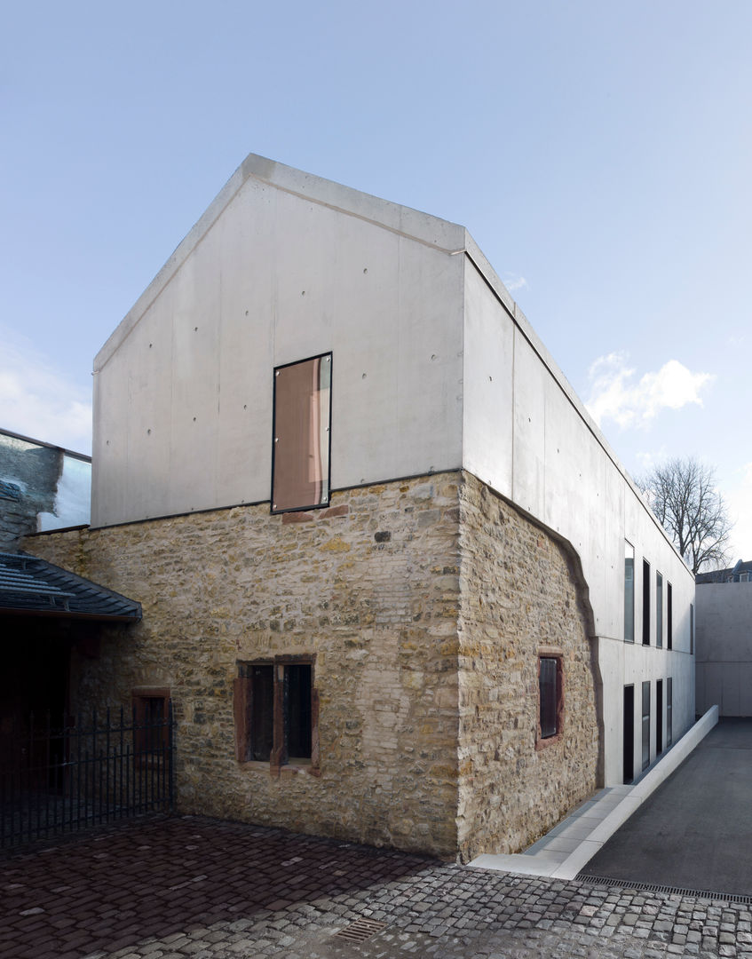 Pfarrheim und Mensa St. Stephan , AV1 Architekten GmbH AV1 Architekten GmbH Houses