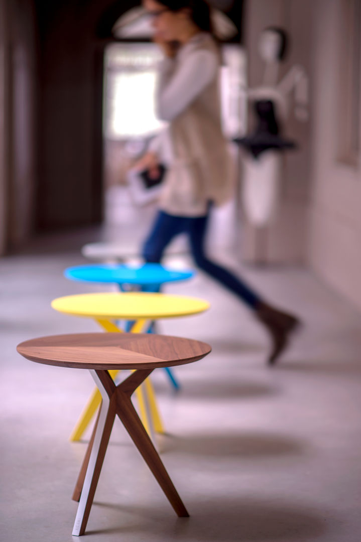 Pinkit, side tables homify Minimalist Oturma Odası Ahşap Ahşap rengi Aksesuarlar & Dekorasyon