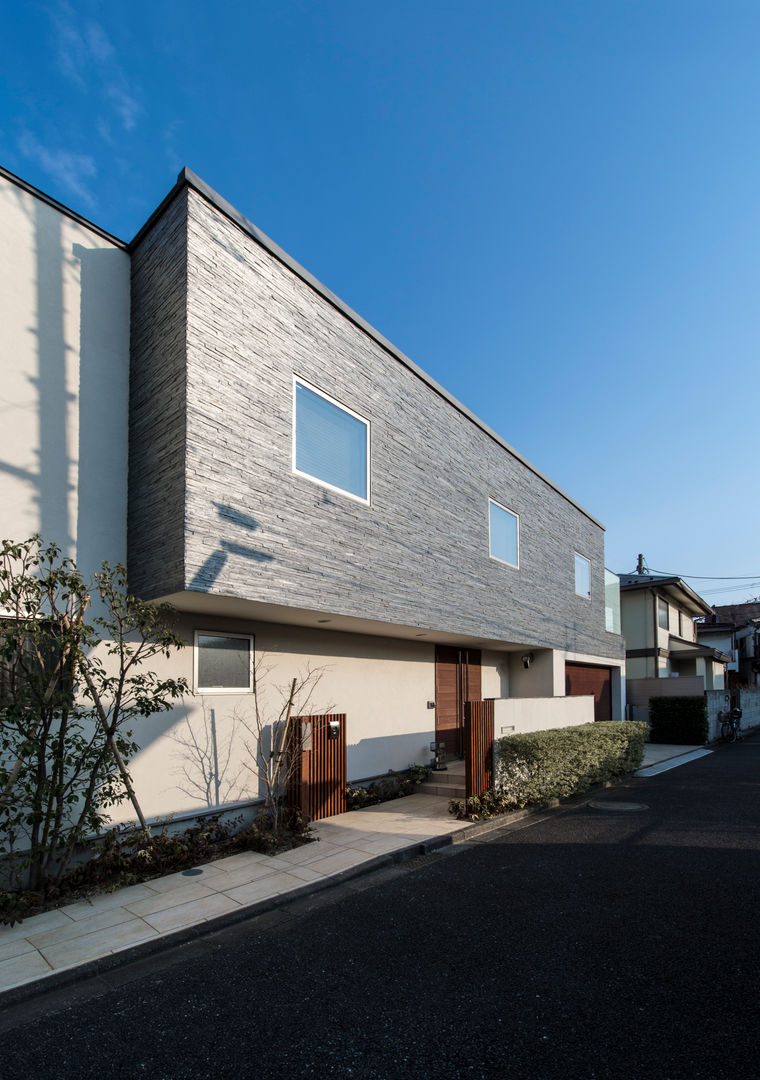 回廊が家族をつなぐ家, TERAJIMA ARCHITECTS／テラジマアーキテクツ TERAJIMA ARCHITECTS／テラジマアーキテクツ Casas de estilo moderno