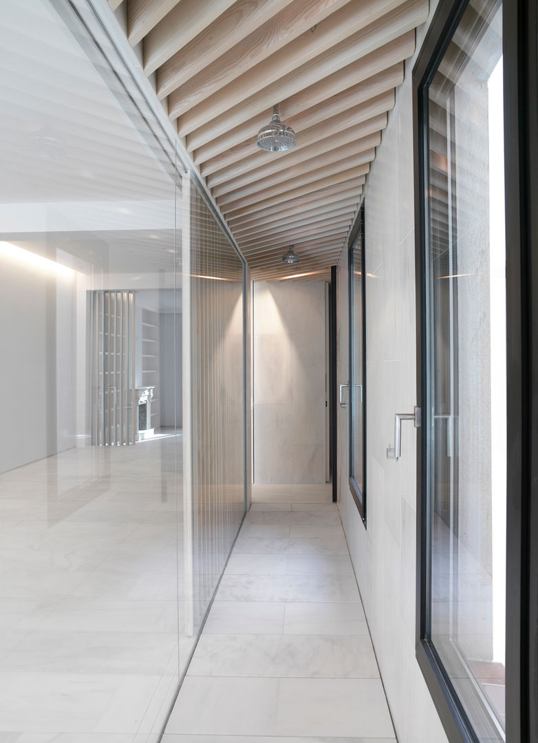 Casa Orfila, Schneider Colao design Schneider Colao design Modern corridor, hallway & stairs