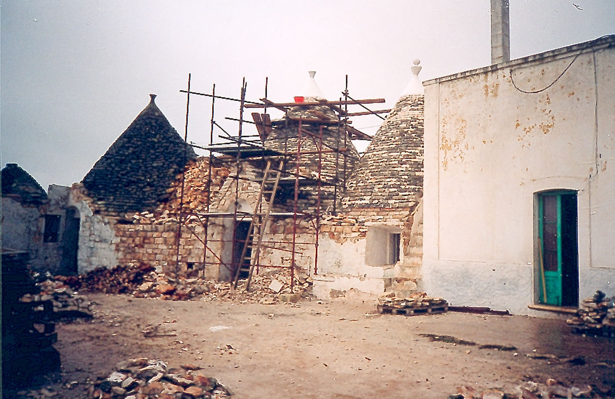 TRULLI (VALLE D'ITRIA, UNESCO World Heritage list 1996)., Jofre Roca Taller d'Arquitectura Jofre Roca Taller d'Arquitectura Ruangan