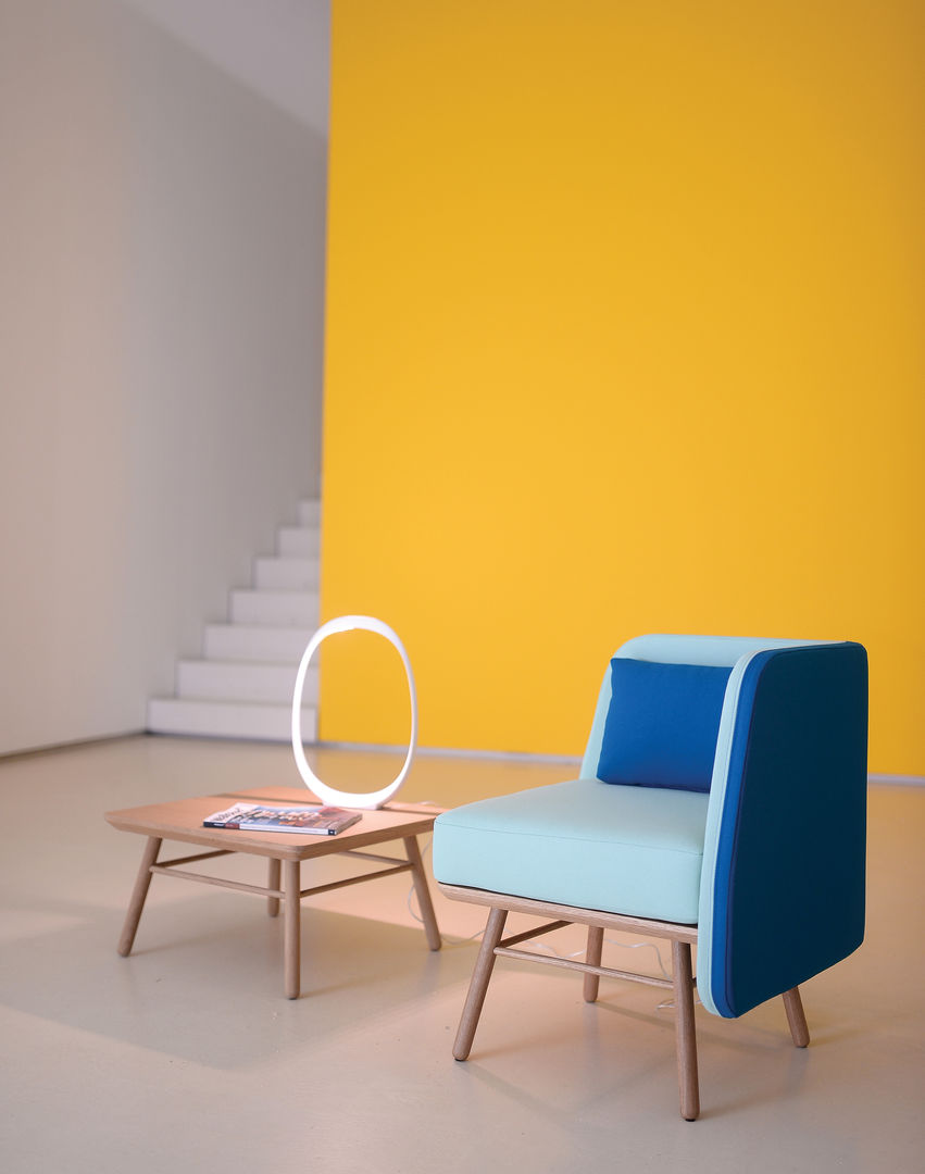 homify Pasillos, vestíbulos y escaleras de estilo minimalista Sillones