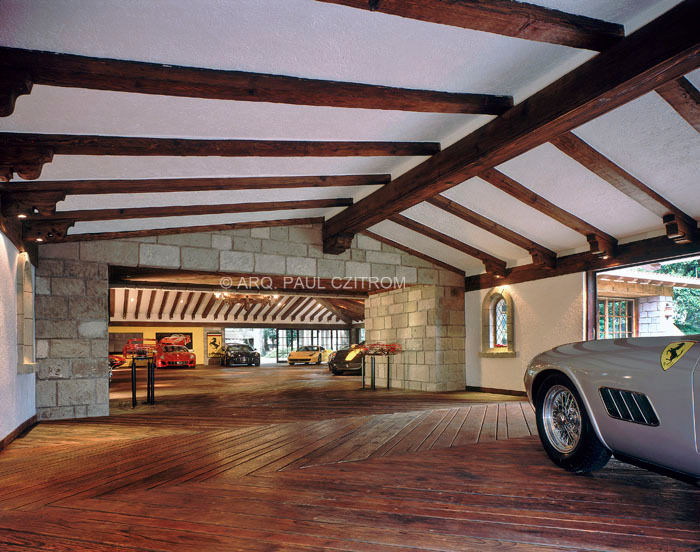 homify Garage/Rimessa in stile classico