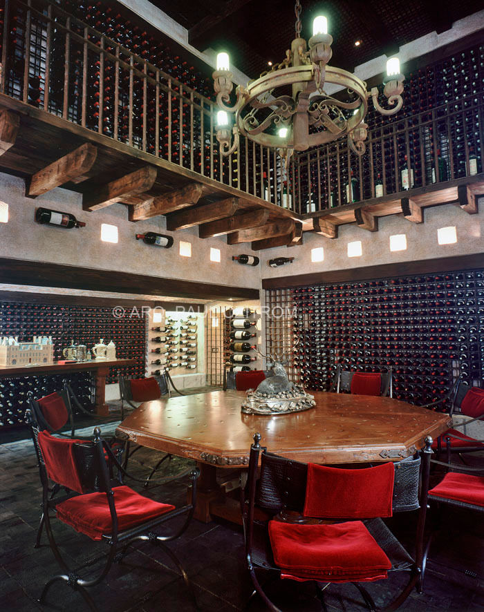 homify Classic style wine cellar