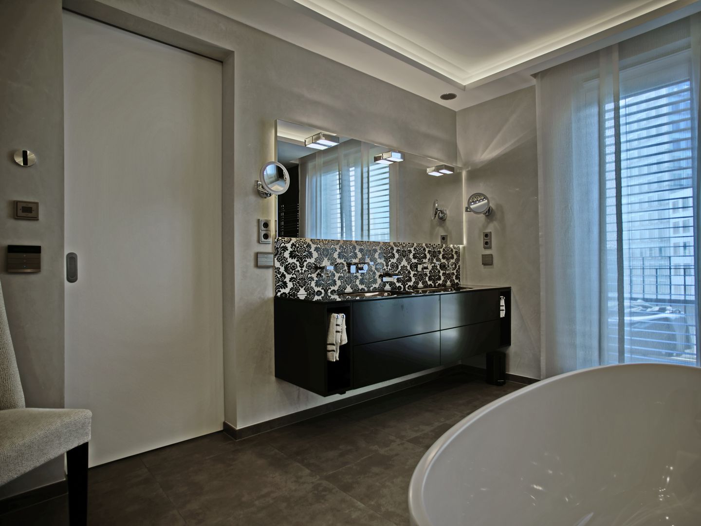 Das klassische-moderne Bad, UTH living stone GmbH UTH living stone GmbH Modern Banyo