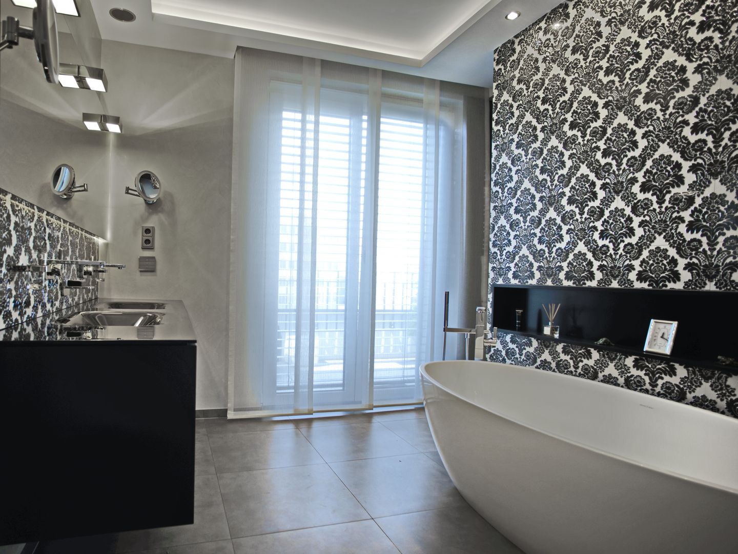 Das klassische-moderne Bad, UTH living stone GmbH UTH living stone GmbH Phòng tắm phong cách hiện đại